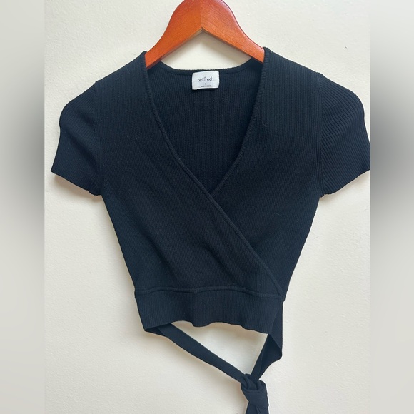 Wilfred Aritzia Black Wrap Crop Top - Picture 1 of 4